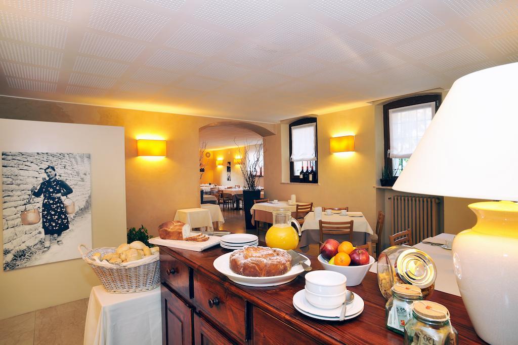 Albergo Croce D'Oro Dolce Exterior photo