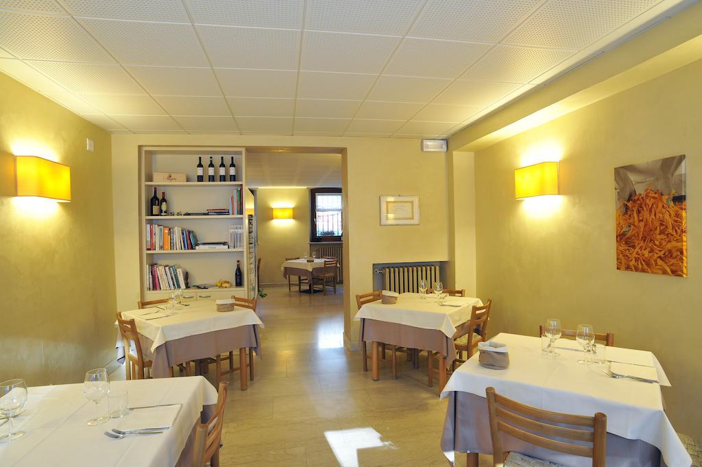 Albergo Croce D'Oro Dolce Exterior photo